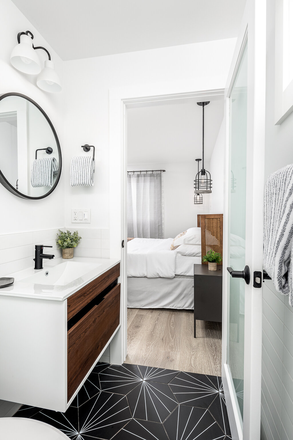 YBSC-hotel bath room #2.jpg